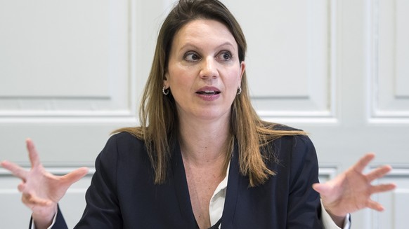 Chantal Gallade, Nationalraetin ZH, von der SP Schweiz orientiert an einer Medienkonferenz ueber die Reformorientierte Plattform der SP Schweiz zur Praesentation &quot;Positionspapier Oeffentliche Sic ...