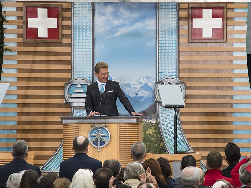 Der US Amerikaner David Miscavige, Leader der Scientology-Kirche, spricht waehrend der Eroeffnungsfeierlichkeiten der Scientology Kirche in Basel am Samstag, 25. April 2015. Es handelt sich um die ers ...