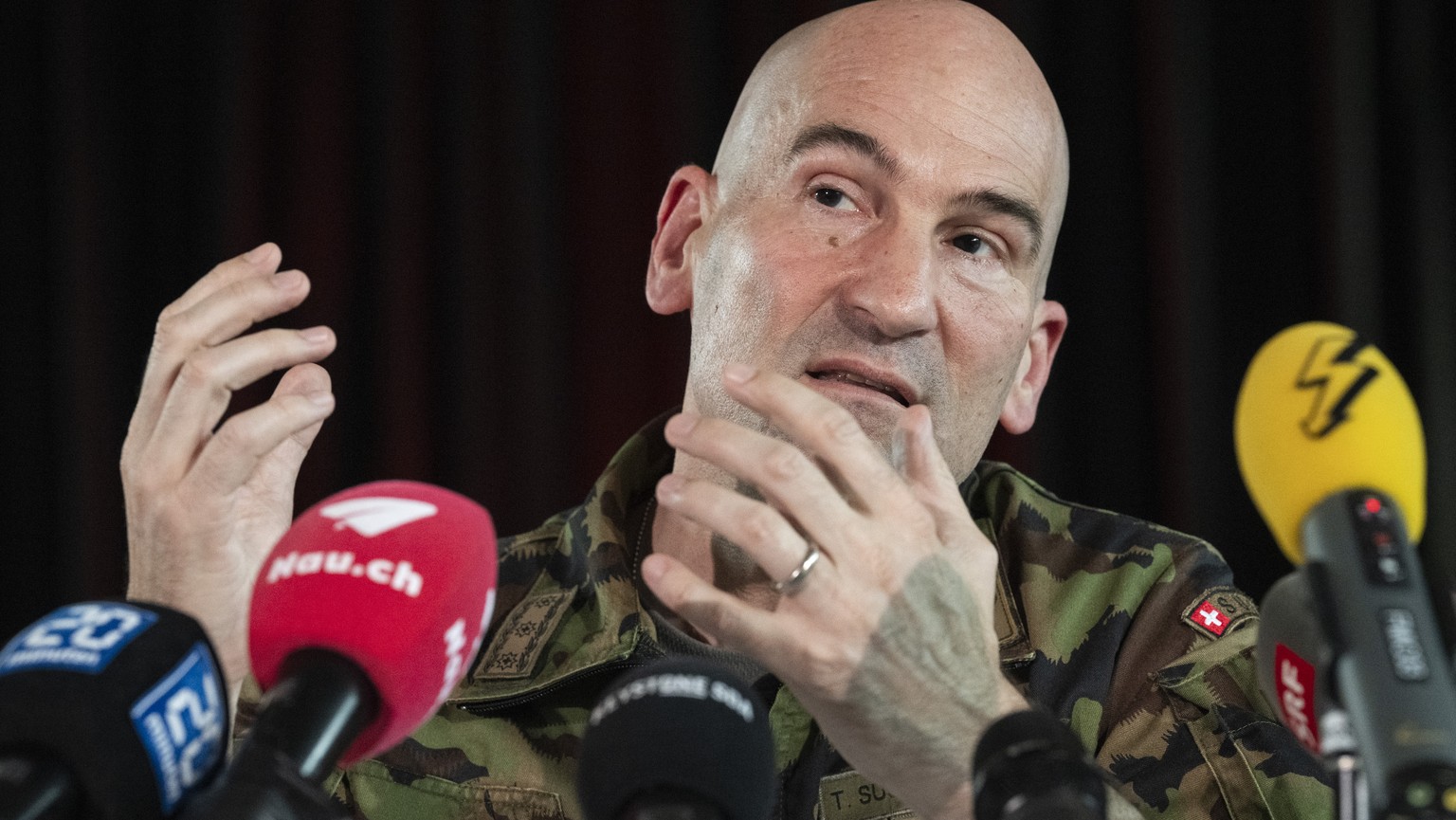 Thomas Suessli, Chef der Armee, informiert an einer Medienkonferenz ueber einen Bericht ueber die Staerkung der Verteidigungsfaehigkeit der Schweizer Armee, aufgenommen am Donnerstag, 17. August 2023  ...