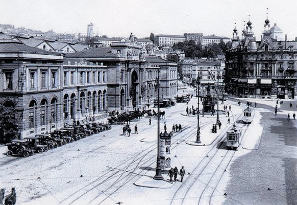 Zürich, Bahnhofplatz (1915).