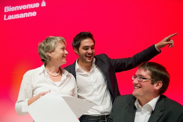 Die SP ist mit 24 Prozent Wähleranteil bei Eingebürgerten vorne: Nationalräte Jacqueline Fehr und Cedric Wermuth mit Parteipräsident Christian Levrat am Parteitag vom 30. Oktober.