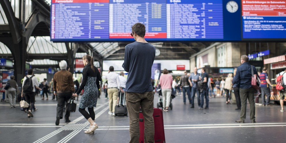 Rote Balken und gelbe Zahlen: Treten viele Störungen im SBB-Netz auf merken das Pendler bereits auf den Anzeigetafeln.
