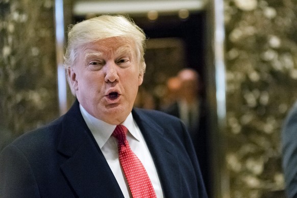 epa05662447 US President-elect Donald Trump maks an appearance in the lobby of Trump Tower to address reporters in New York, NY, USA, 06 December 2016. EPA/ALBIN LOHR-JONES / POOL