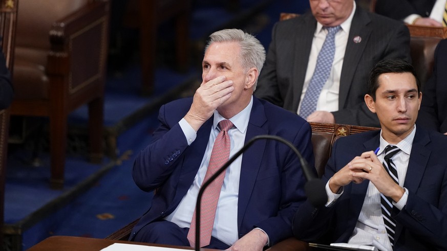 The debacle of the century about Trump friend Kevin McCarthy in 4 points Crazy scene on New Year’s Eve in Berlin – man shoots nine times in the air during a TV interview