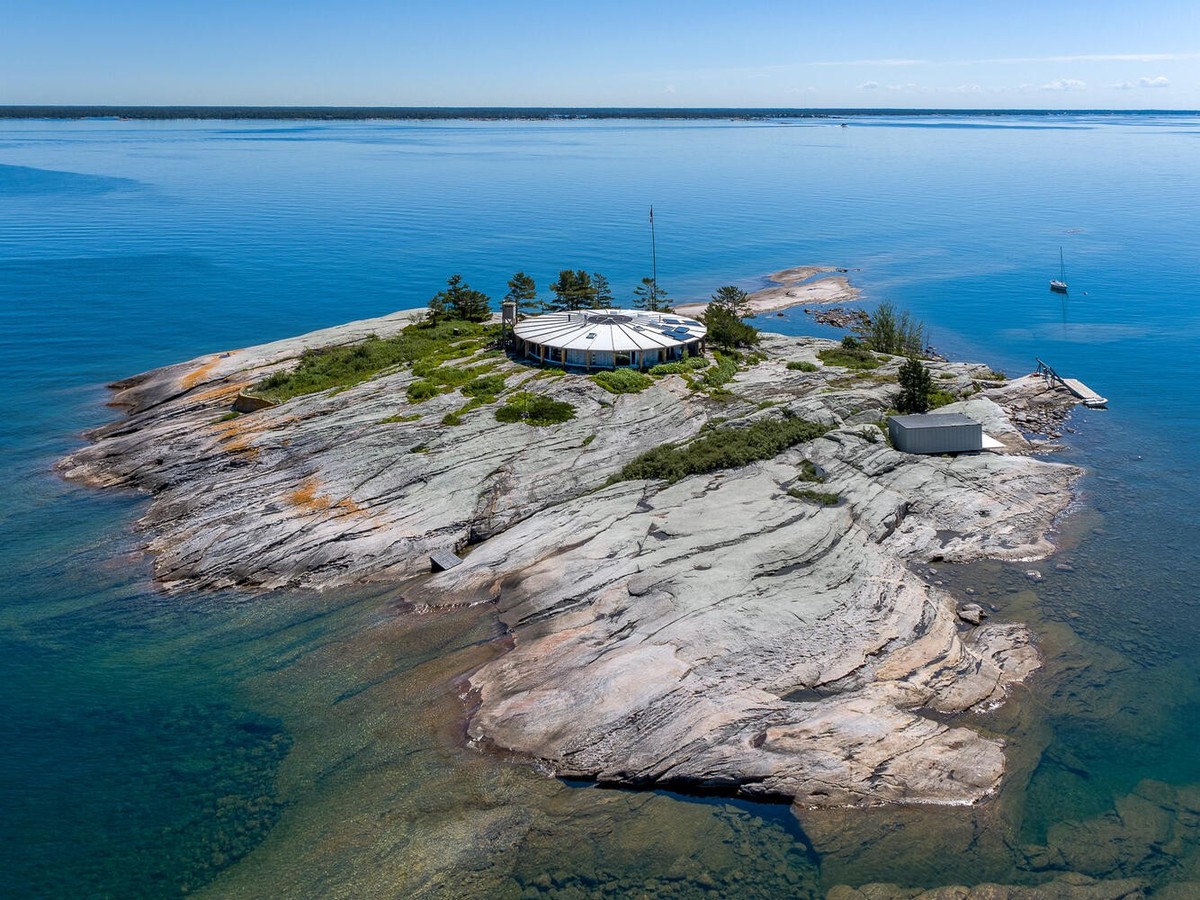https://www.georgianbayislandsforsale.ca/Residential/For-Sale/3050862-0/2Is3700-Table-Rock-Islands--Georgian-Bay-Ontario-X5577990
2Is3700 Table Rock Islands , Georgian Bay, Ontario
Spectacular Archipe ...