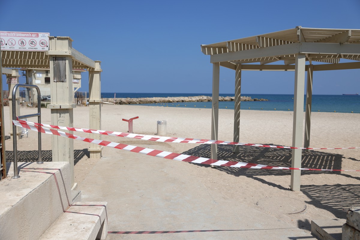 epa11563826 A closed beach in the northern city of Haifa, Israel , 25 August 2024. The Israeli military stated that Israeli Air Force fighter jets struck targets belonging to the Hezbollah organizatio ...