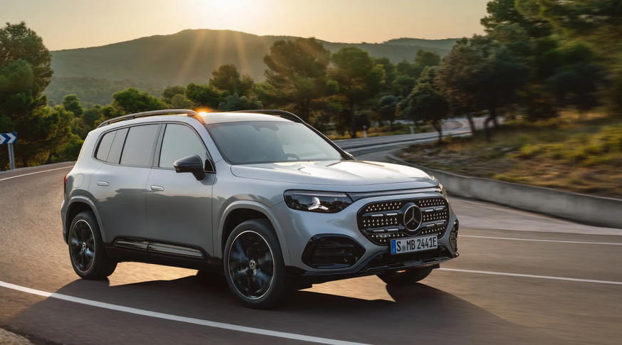 Der bis zu siebensitzige GLB nutzt eine neue Elektroplattform und zieht Anhängelasten von bis zu zwei Tonnen.