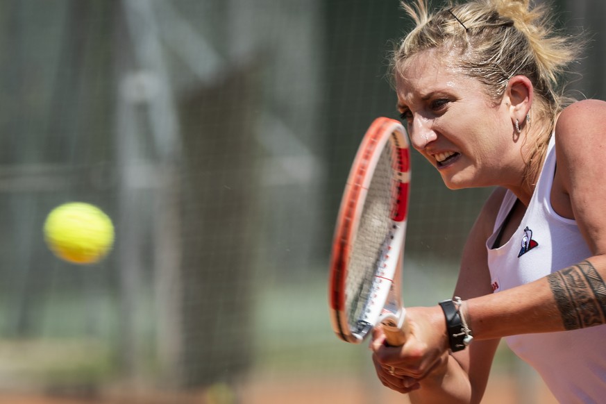 La joueuse de tennis suisse Timea Bacsinszky en action lors d&#039;un entrainement sur un terrain de Swiss Tennis le mardi 26 mai 2020 a Bienne. (KEYSTONE/Jean-Christophe Bott)