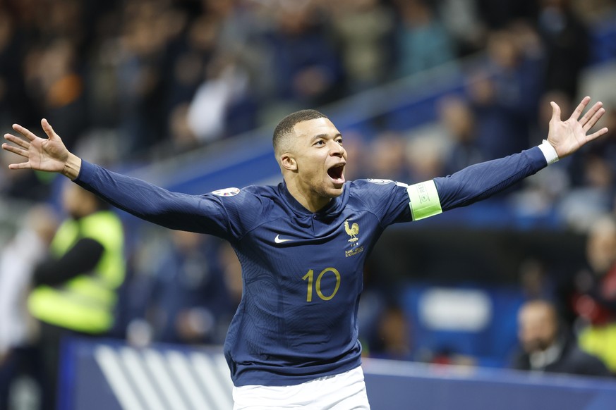 epa10983634 Kylian Mbappe celebrates scoring a goal during the UEFA EURO 2024 Group B qualification match between France and Gibraltar in Nice, France, 18 November 2023. EPA/SEBASTIEN NOGIER