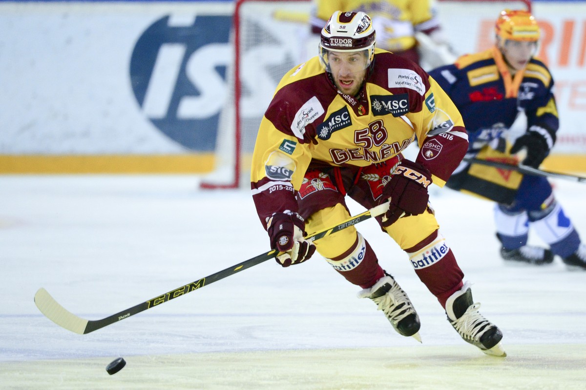 19.09.2015; Zug; Eishockey NLA - EV Zug - Geneve-Servette HC;Romain Loeffel (Genf) (Andy Mueller/freshfocus)
