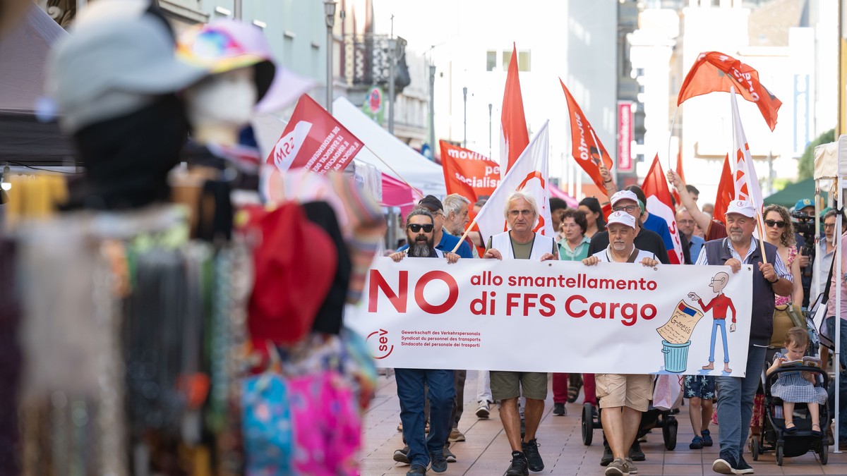 Hunderte-demonstrierten-in-Chiasso-gegen-Stellenabbau-bei-SBB-Cargo