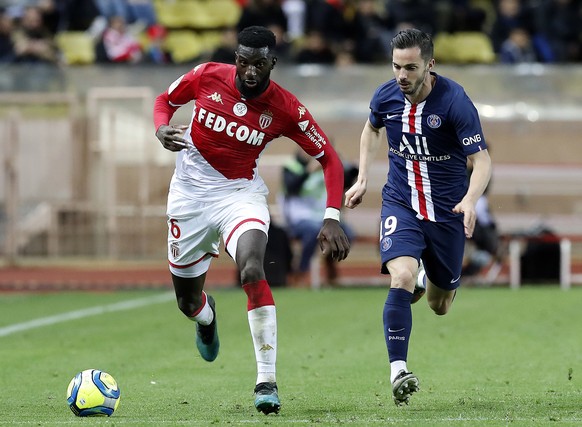 epa08131872 Tiemoue Bakayoko (L) of AS Monaco and Pablo Sarabia (R) of Paris Saint Germain in action during the French Ligue 1 soccer match, AS Monaco vs Paris Saint Germain, at Stade Louis II, in Mon ...