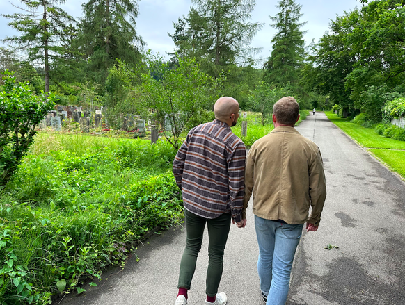 Ilia und Dima aus Russland haben in der Schweiz Asyl beantragt weil sie aufgrund ihrer Homosexualität in ihrem Heimatland Repressionen befürchten.