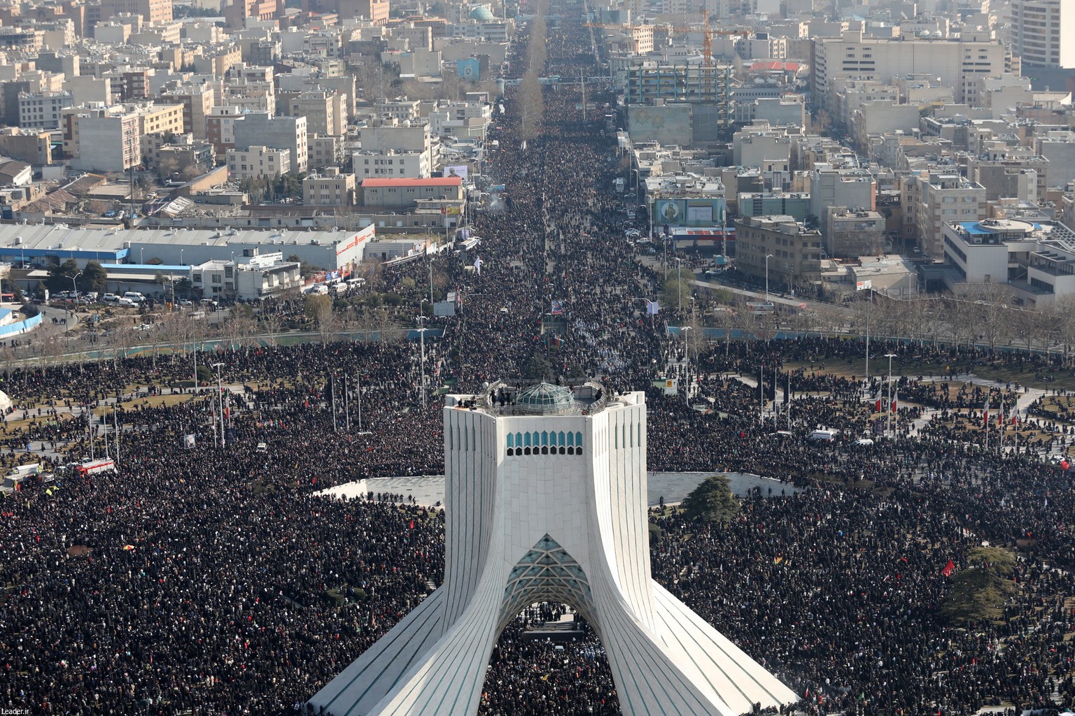 epa08108671 A handout photo made available by Iranian Supreme Leader&#039;s Office shows an areal view of the Azadi tower during the funeral of Iranian Revolutionary Guards Corps (IRGC) Lieutenant gen ...