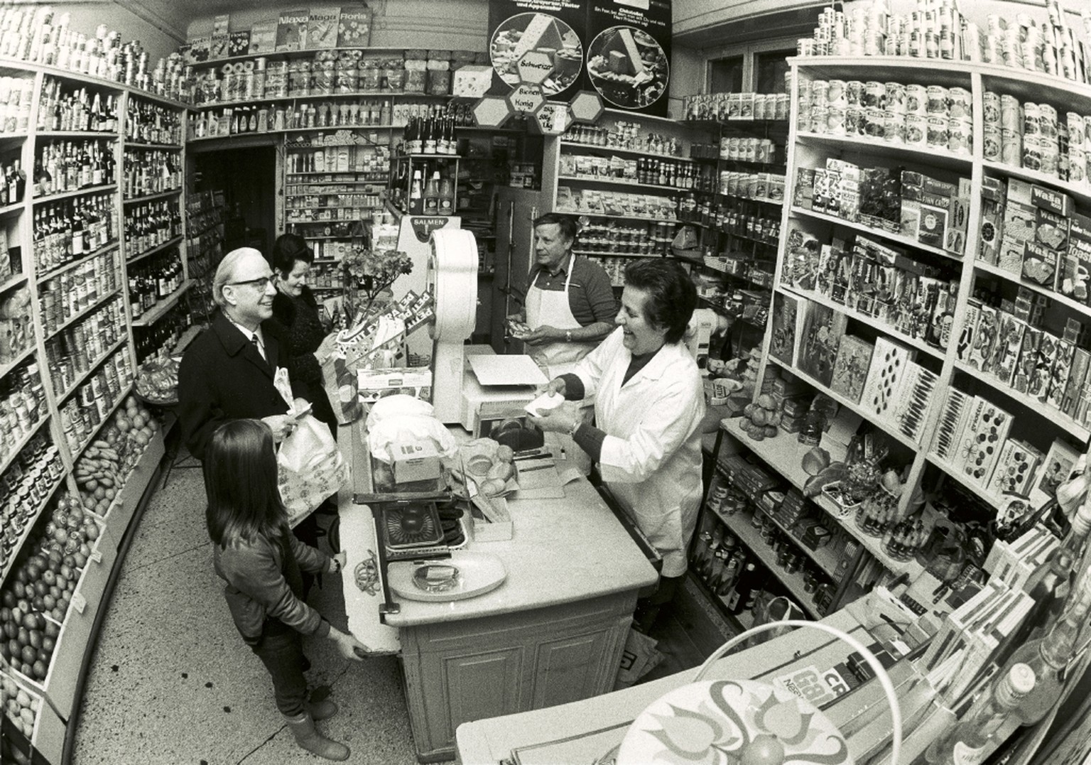 Einkaufen Willi
Fotograf:
Comet Photo AG (Zürich)
Titel:
Lebensmittelladen/Detailistenhändler Samuel Blaser, Turnerstrasse 24, Zürich
Beschreibung:
Datierung:
2/1974