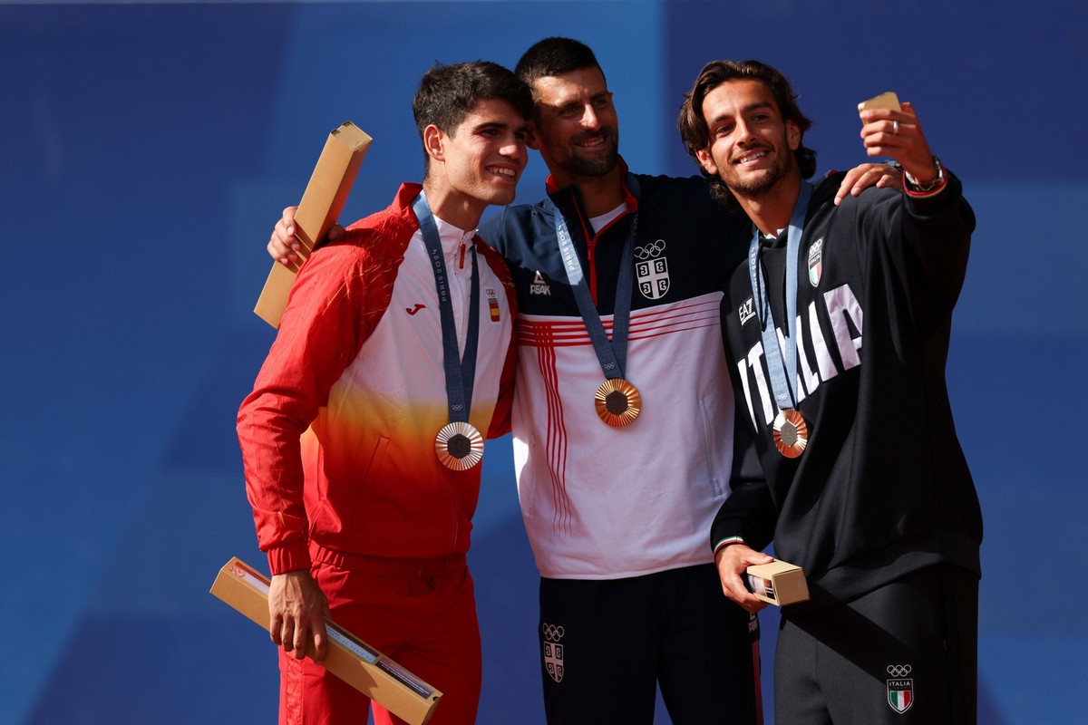 Silver Medalist Carlos Alcaraz of Spain left, Gold Medalist Novak Djokovic of Serbia centre and Bronze Medalist Lorenzo Musetti right Paris 2024 Olympic Games, Olympische Spiele, Olympia, OS Day Nine, ...