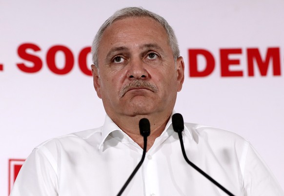 epa07603935 Liviu Dragnea, president of the Romanian Parliament&#039;s Deputy Chamber and the leader of the main ruling party Social Democracy Party (PSD), addresses media after first exit-polls resul ...