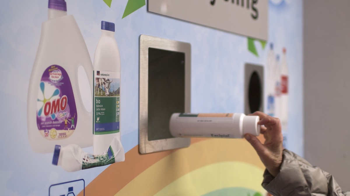 -Dann-werfe-ich-die-Flaschen-in-den-M-ll-Coops-neues-Plastik-Recycling-nervt-die-Kunden