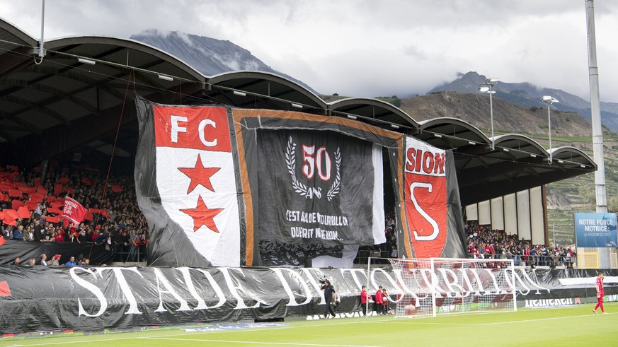 ZUM START DER FUSSBALL RUECKRUNDE IN DER SUPER LEAGUE AM SAMSTAG, 2. FEBRUAR 2019, STELLEN WIR IHNEN FOLGENDES BILDMATERIAL ZUR VERFUEGUNG --- Les supporters sedunois effectuent un tifo pour feter les ...