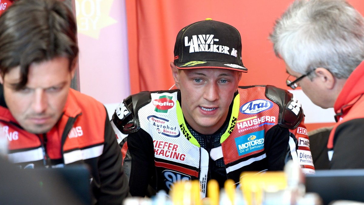 epa06277532 Swiss Moto2 rider Dominique Aegerter (C) of the Kiefer Racing team speaks with team officials during free practice of the Australian MotoGP Grand Prix 2017 on Phillip Island, Victoria, Aus ...