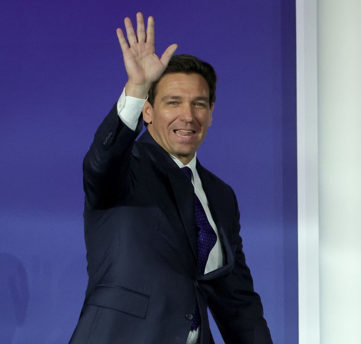 LAS VEGAS, NEVADA - OCTOBER 28: Republican presidential candidate Florida Gov. Ron DeSantis waves as he arrives at the Republican Jewish Coalition's Annual Leadership Summit at The Venetian Resor ...
