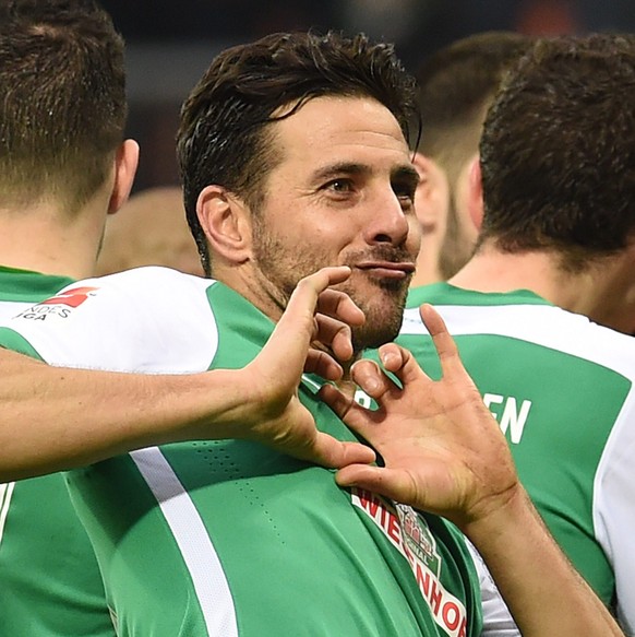 epa05196430 Werder&#039;s Claudio Pizarro after the German Bundesliga soccer match between Werder Bremen and Hannover 96 at the Weserstadion in Bremen, Germany, 05 March 2016. 

(EMBARGO CONDITIONS  ...