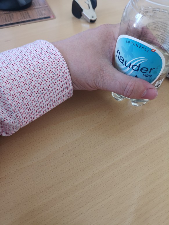 Heiss. Picdump. Schwitzen.
Ich bin nicht sicher, welche Farbe das ist. Pink Flauder wäre aber ein geiler, äh angemessener Name.