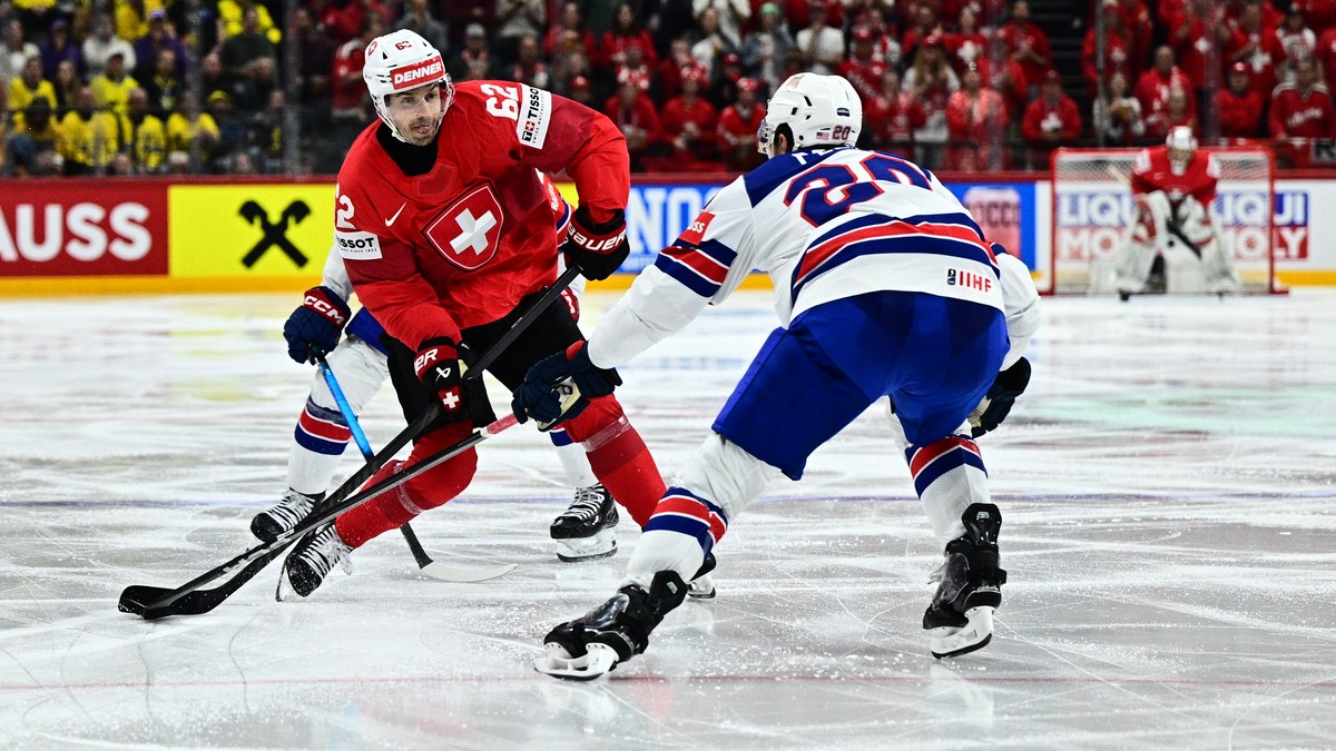 epa12135592 Switzerland's Denis Malgin (#62) during the IIHF Ice Hockey World Championship final match between Switzerland and the USA at Avicii Arena in Stockholm, Sweden, 25 May 2025. EPA/Magnu ...