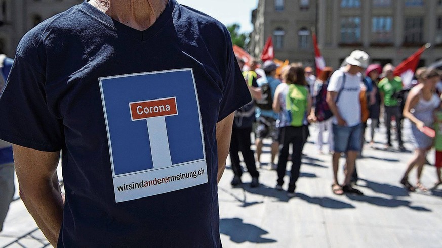 Eine Demonstration auf dem Bundesplatz gegen die Coronamassnahmen des Bundes.