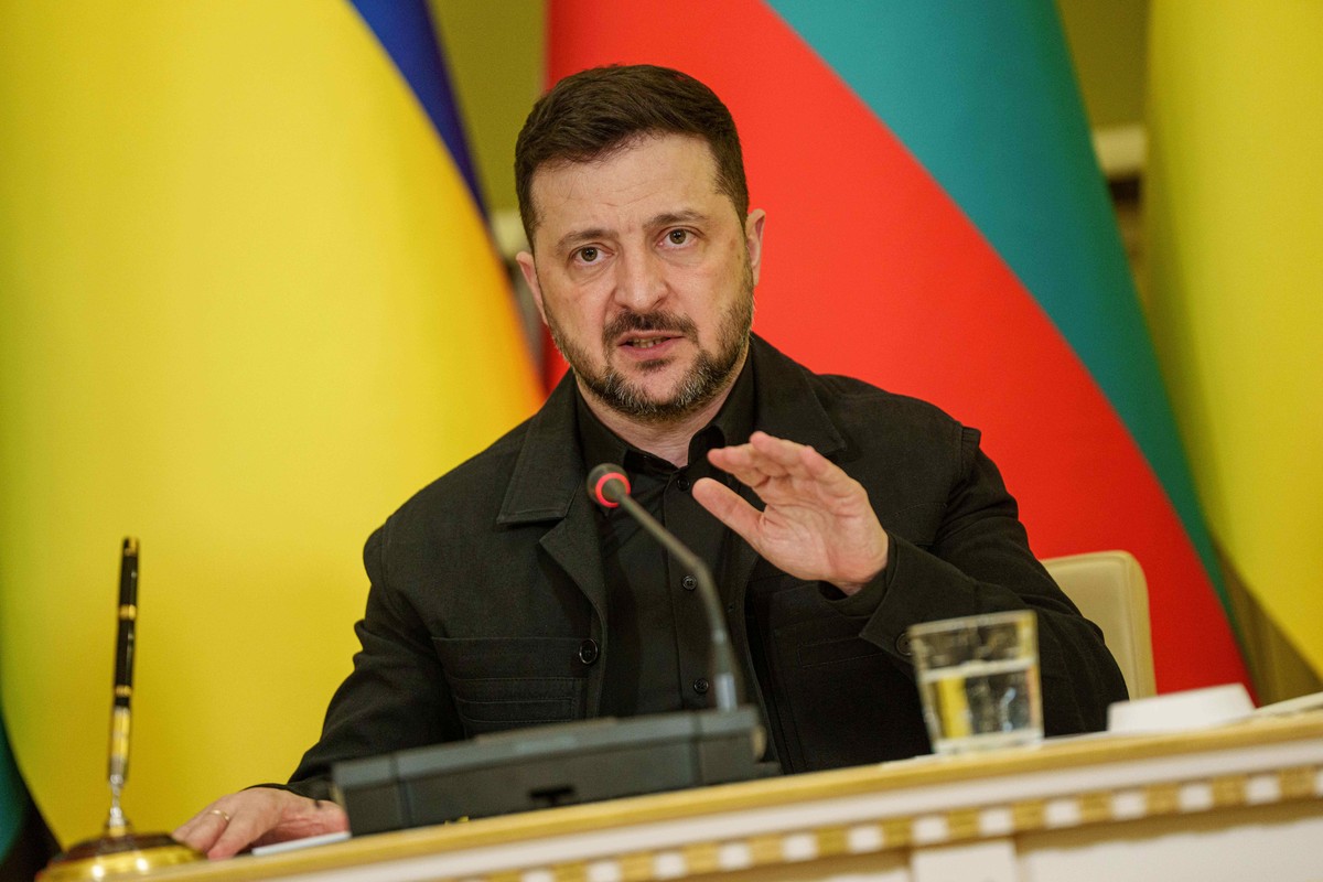 Ukraine's President Volodymyr Zelenskyy speaks during a join press conference with Bulgaria's Prime Minister Andrey Gyurov in Kyiv, Ukraine, Monday, March 30, 2026. (AP Photo/Evgeniy Malolet ...
