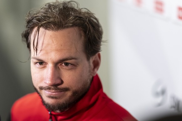 Sven Andrighetto, Stuermer der Eishockey Nationalmannschaft, spricht zu den Medien am Rand einer Trainings des Nationalteams, am Mittwoch, 22. April 2026 in der Tissot-Arena in Biel. (KEYSTONE/Alessan ...