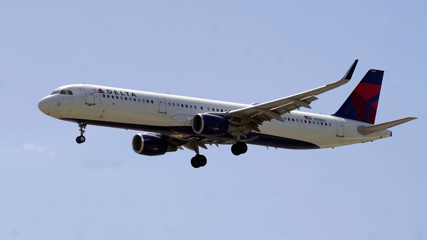 FILE - A Delta Air Line plane flies arrives at Salt Lake City International Airport, June 30, 2022, in Salt Lake City. A Delta flight from Detroit to Amsterdam was diverted to New York&#039;s Kennedy  ...