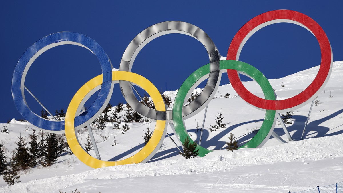 epa09715943 View of the Olympic rings next to the mogul course during the preparations of the Beijing 2022 Winter Olympics, in Zhangjakou, China, 29 January, 2022. EPA/Guillaume Horcajuelo