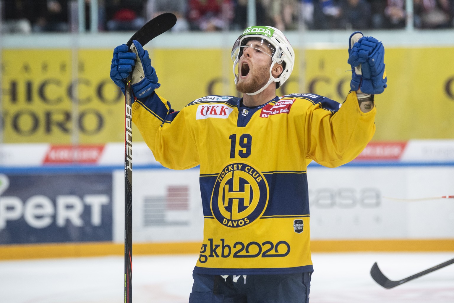 Davos&#039; Marc Aeschlimann jubelt nach seinem Tor im Eishockeyspiel der National League zwischen den Rapperswil-Jona Lakers und dem HC Davos am Freitag, 1. November 2019, in der St. Galler Kantonalb ...