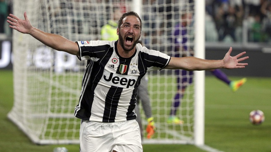 Football - Soccer - Juventus v Fiorentina - Italian Serie A - Juventus Stadium, Turin, Italy - 20/08/16. Juventus&#039; Gonzalo Higuain celebrates after scoring against Fiorentina. REUTERS/Max Rossi