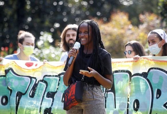 epa09499761 Uganda&#039;s environmental activist Vanessa Nakate speaks at the end of a &#039;Fridays for Future&#039; strike protest in Milan, Italy, 01 October 2021. EPA/MATTEO BAZZI