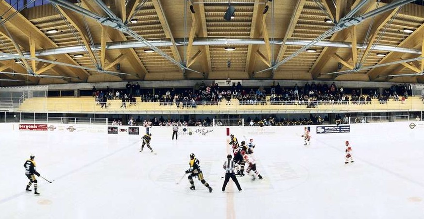 Die Eishalle im Sportzentrum Dieschen, Lenzerheide.