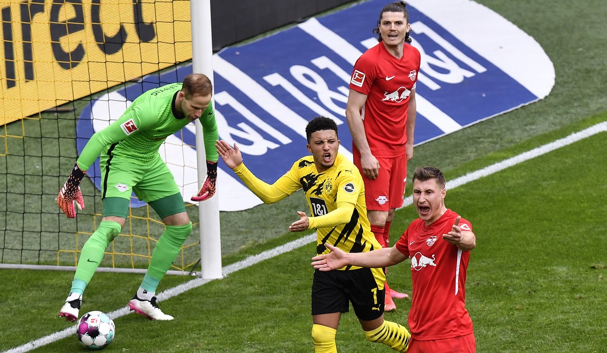 Dortmund's Jadon Sancho, center, reacts after he scored the decisive third goal for his side during the German Bundesliga soccer match between Borussia Dortmund and RB Leipzig in Dortmund, German ...