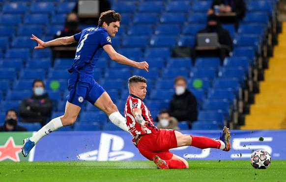 epa09080666 Marcos Alonso (L) of Chelsea in action against Kieran Trippier (R) of Atletico during the UEFA Champions League Round of 16, second leg soccer match between Chelsea FC and Atletico Madrid  ...