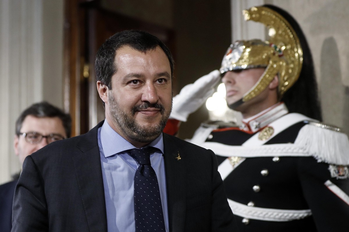epa06736590 The League (Lega) party's leader Matteo Salvini addresses the media after a meeting with Italian President Mattarella at the Quirinale Palace, in Rome, Italy, 14 May 2018. (M5S) leade ...