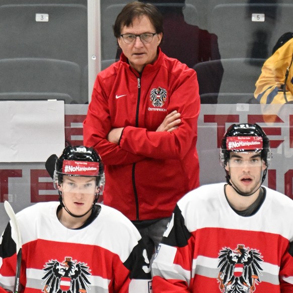 epa09948917 Arno del Curto, assistant coach of Austria, reacts during the preliminary round group B match between Austria and the United States at the IIHF Ice Hockey World Championship 2022 in Tamper ...