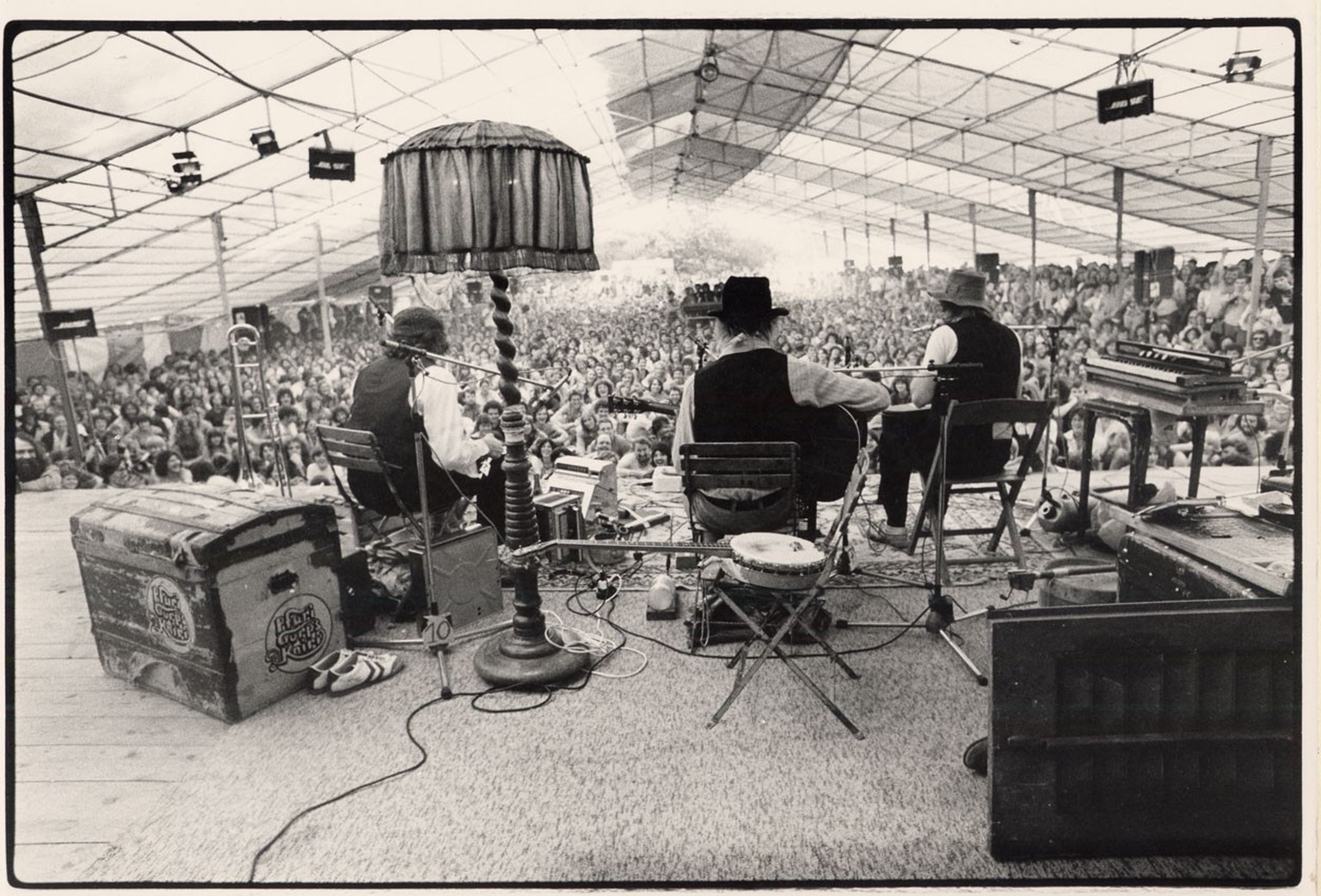 Paléo, undatiert. Blick von hinter der Bühne auf die Zuschauer