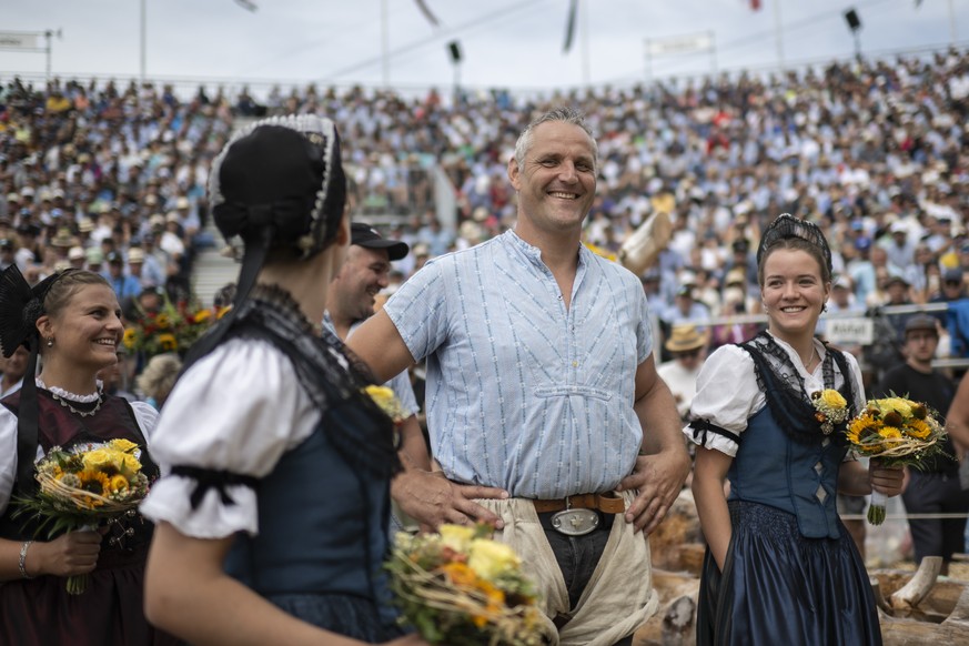 Der Toggenburger Schwingerkoenig Arnold Forrer wird nach seinem Ruecktritt verabschiedet, beim traditionellen Schwaegalp Schwinget, am Sonntag, 14. August 2022, auf der Schwaegalp in Urnaesch. Arnold  ...