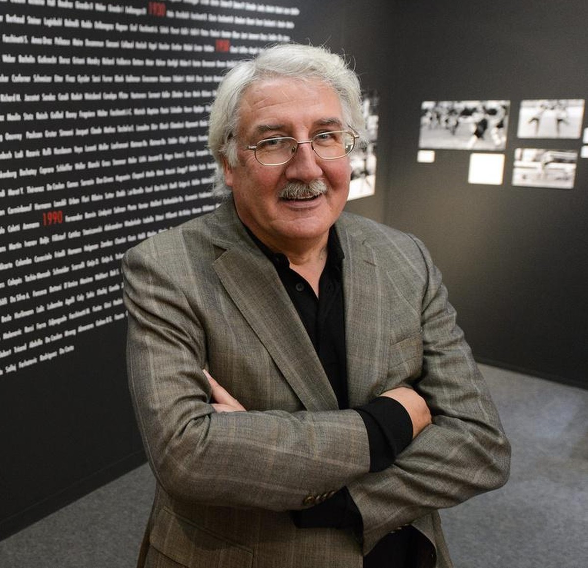 Le directeur scientifique de l'exposition Laurent Tissot photographie lors de la presentation a la presse de l'exposition sur le club de football Neuchatel Xamax : 100 ans d'histoire et ...