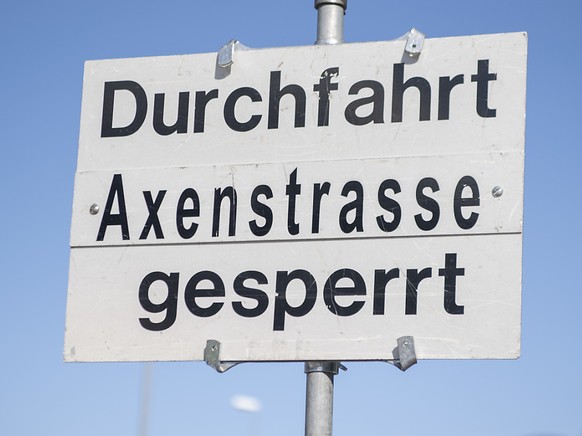 Nach einem Felssturz ist die Axenstrasse gesperrt. (Archivbild)