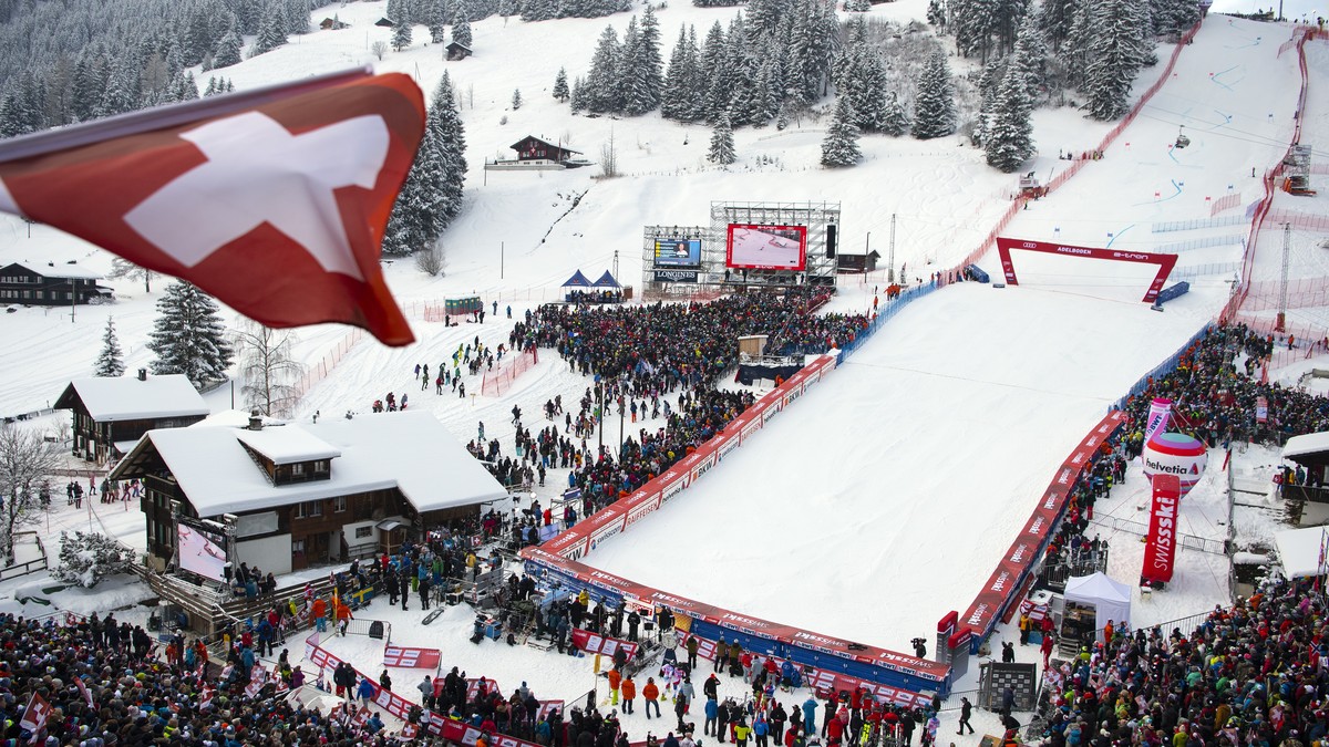 General view in the finish area during the first run of the men's giant slalom race at the Alpine Skiing FIS Ski World Cup in Adelboden, Switzerland, Saturday, January 12, 2019. (KEYSTONE/Peter S ...