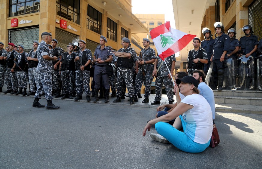 Abfallkrise in Beirut: Aktivisten der «Ihr stinkt»-Kampagne besetzen stundenlang das Ministerium