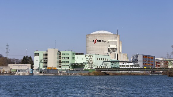 ARCHIV - ZUM TAGESGESCHAEFT DER WINTERSSESSION UEBER DAS AKW BEZNAU AM DONNERSTAG, 13. DEZEMBER 2018, STELLEN WIR IHNEN FOLGENDES THEMENBILD ZUR VERFUEGUNG - Nuclear power plant Beznau I and II with t ...