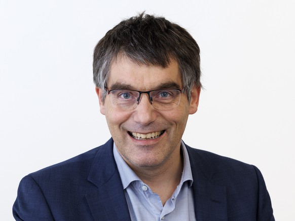 Roger Nordmann (PS - Vaud), candidat a la candidature du PS pour l&#039;election au Conseil federal, pose pour le photographe lors d&#039;une tournee d&#039;auditions publiques organisee par le PS Sui ...