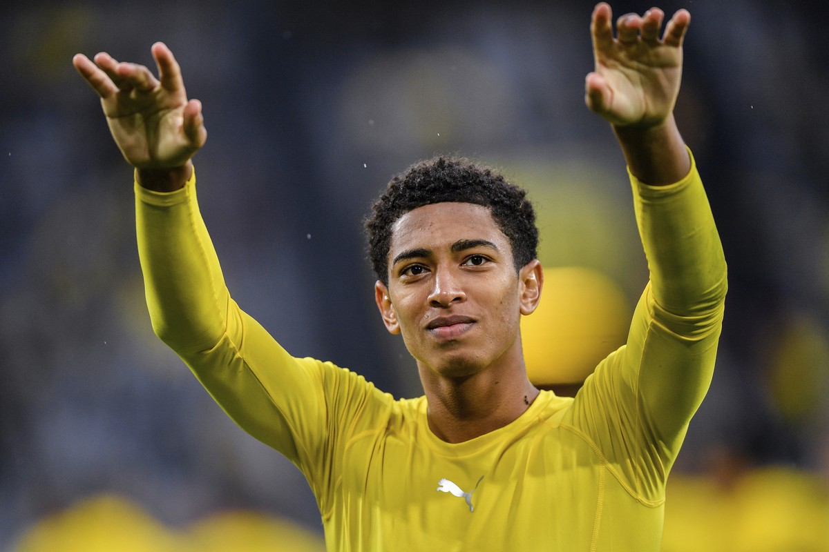 Dortmund's Jude Bellingham celebrates his team victory after the German Bundesliga soccer match between Borussia Dortmund and SC Freiburg in Dortmund, Germany, Saturday, Oct. 3, 2020. (AP Photo/M ...